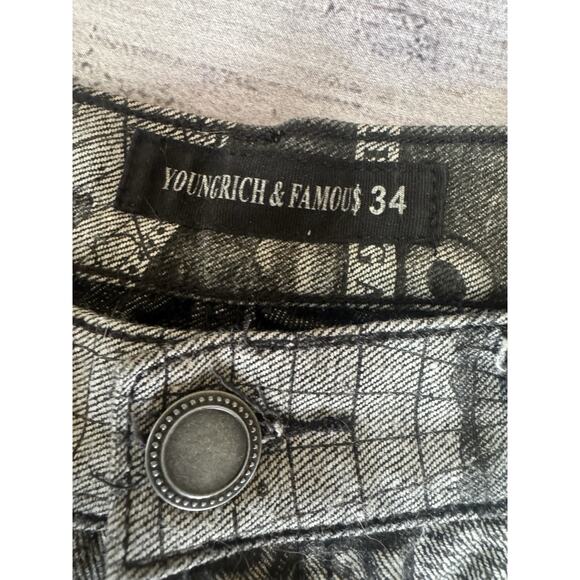 Young Rich & Famous NYC Mens Shorts Size 34 Black Gray Globe Print - Picture 3 of 9
